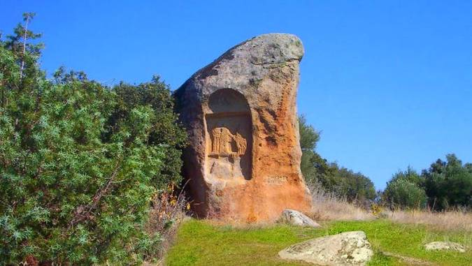 Piedra Escrita al descubierto